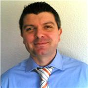 Profesor de marketing online apto para todas las edades y niveles.